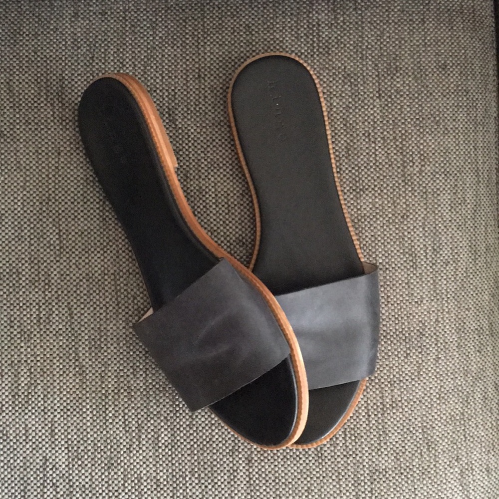 Hinge Mere Flat Slide Sandal Black minimalist